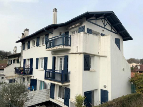 Charmant T1 bis avec terrasse et parking, à 1km des thermes, idéal pour 2 pers, Wi-Fi, Cambo-les-Bains - FR-1-495-90
